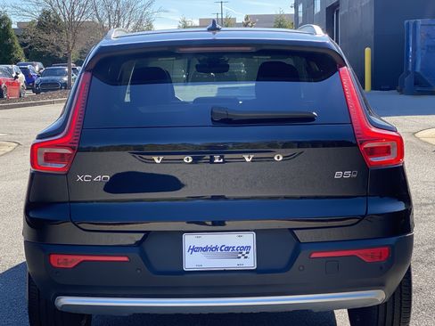 Used 2025 Volvo XC40 B5 Core image 23