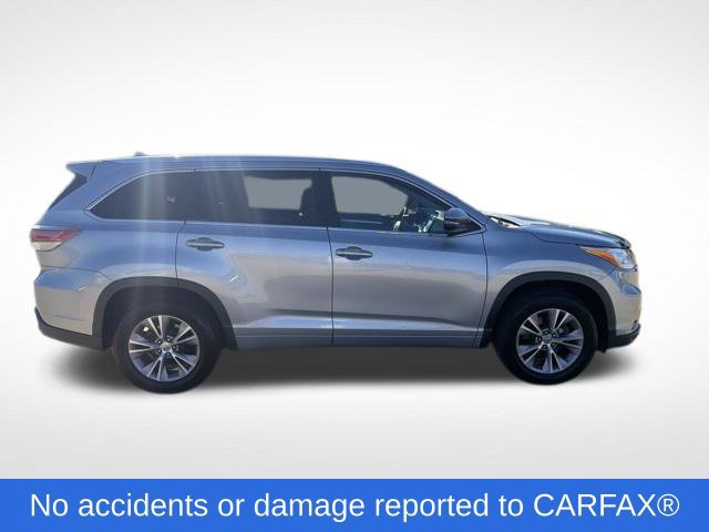 Used 2014 Toyota Highlander XLE FWD image 2