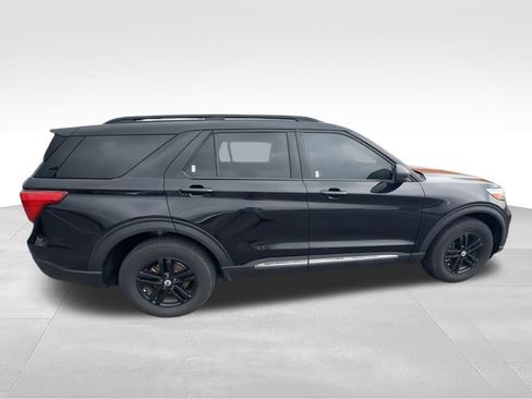 Used 2023 Ford Explorer XLT w/ Equipment Group 202A AWD/4WD image 9