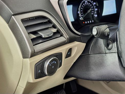 Used 2019 Ford Fusion SE FWD image 10