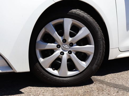 Used 2020 Toyota Corolla LE FWD image 5
