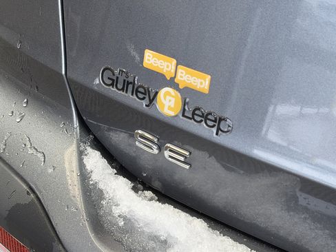 Used 2024 Volkswagen Taos SE w/ Panoramic Sunroof Package image 15