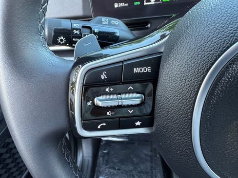 Used 2025 Kia Carnival SX w/ SX Dark Edition Package FWD image 22