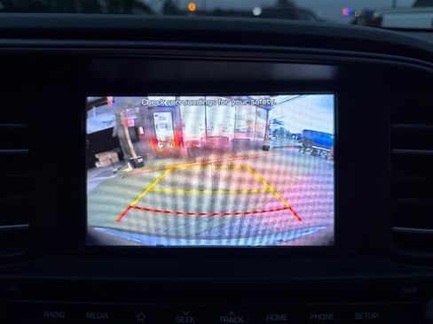 Used 2020 Hyundai Elantra Limited w/ Cargo Package (C1) FWD image 25