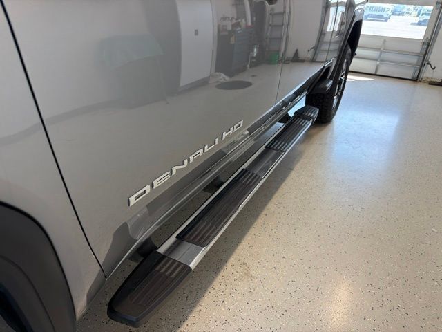 Used 2025 GMC Sierra 3500 Denali w/ Denali Reserve Package AWD/4WD image 11