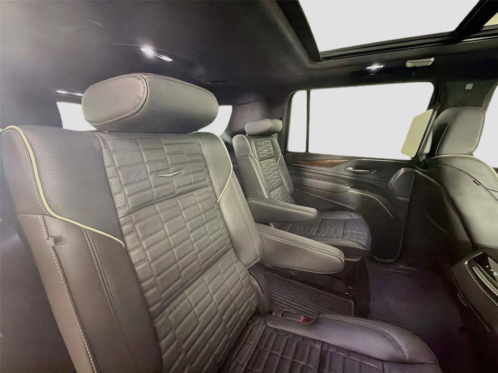Used 2024 Cadillac Escalade ESV Sport Platinum w/ LPO, ONYX Package AWD/4WD image 30