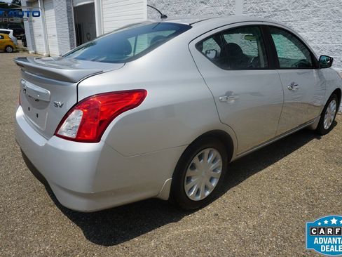 Used 2016 Nissan Versa SV w/ Fog Lights Package FWD image 10