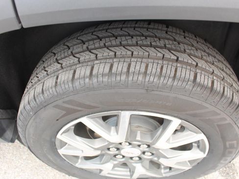 Used 2023 GMC Acadia SLE w/ Driver Convenience Package FWD image 13