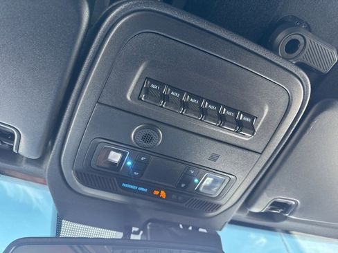 Used 2023 Ford Bronco Wildtrak image 18