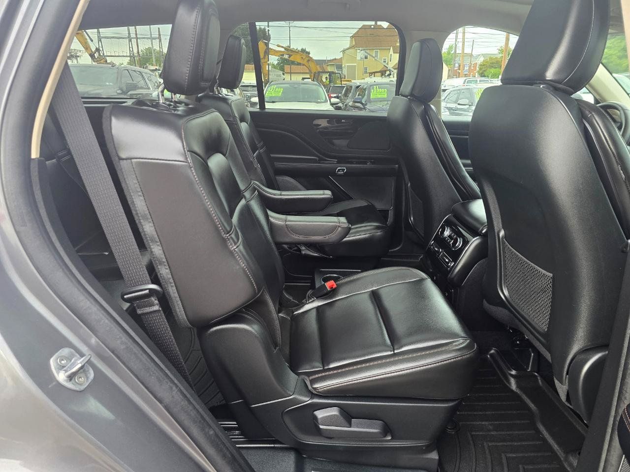 Used 2024 Lincoln Aviator AWD w/ Premium Package image 18