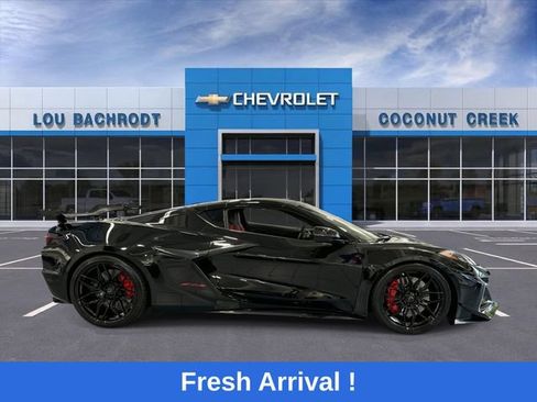 Used 2025 Chevrolet Corvette Z06 w/ Stealth Interior Trim Package RWD image 9