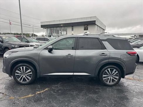 Used 2022 Nissan Pathfinder Platinum w/ Cargo Package FWD image 7