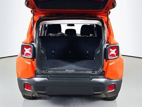 Used 2021 Jeep Renegade Latitude FWD image 23