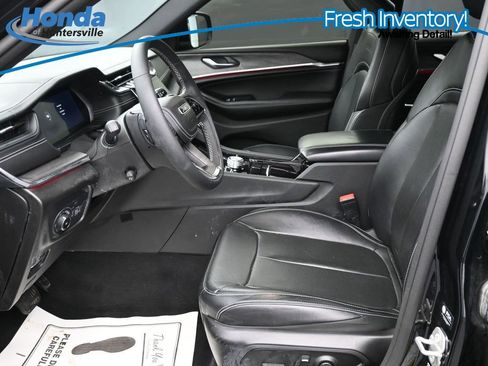 Used 2023 Jeep Grand Cherokee Overland AWD/4WD image 19