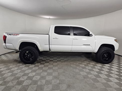 Used 2018 Toyota Tacoma TRD Sport AWD/4WD image 8