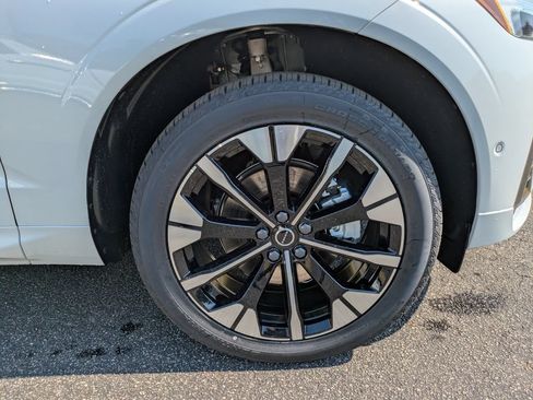 New 2026 Volvo XC60 B5 Plus w/ Protection Package Premier AWD/4WD image 11