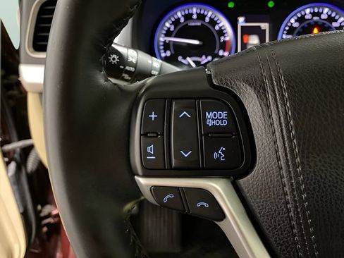 Used 2018 Toyota Highlander XLE AWD/4WD image 14