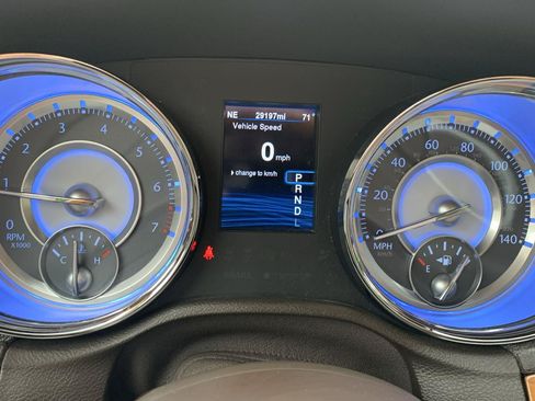 Used 2014 Chrysler 300 C RWD image 11