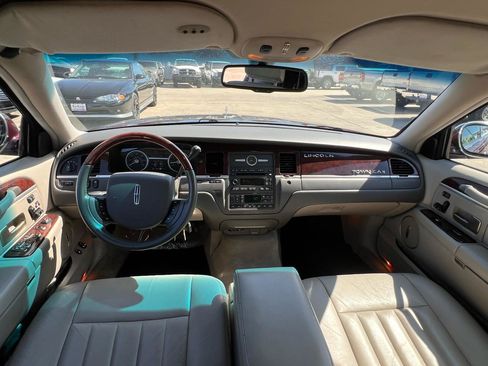 Used 2006 Lincoln Town Car Signature RWD image 78