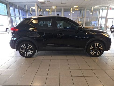 Used 2019 Nissan Kicks SV w/ Exterior Package FWD image 9