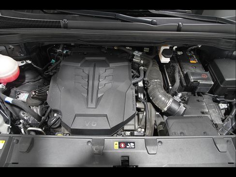 Used 2024 Kia Carnival EX FWD image 21