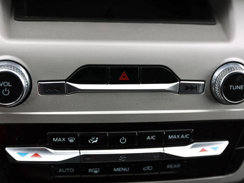 Certified 2023 Ford Explorer XLT image 30