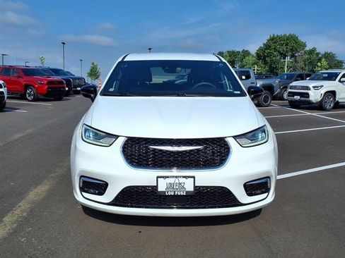 Used 2025 Chrysler Pacifica Select FWD image 32