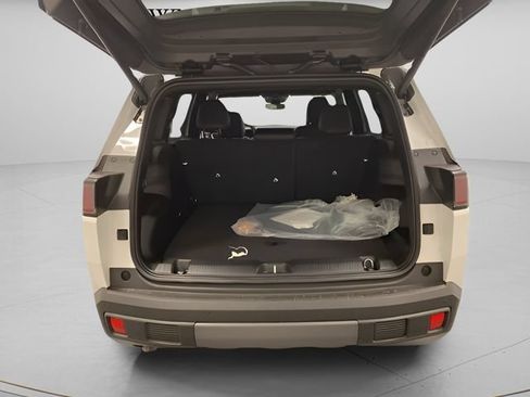 Used 2026 Jeep Cherokee Limited AWD/4WD image 30
