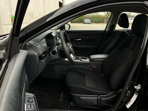 Used 2025 Nissan Sentra SV image 10