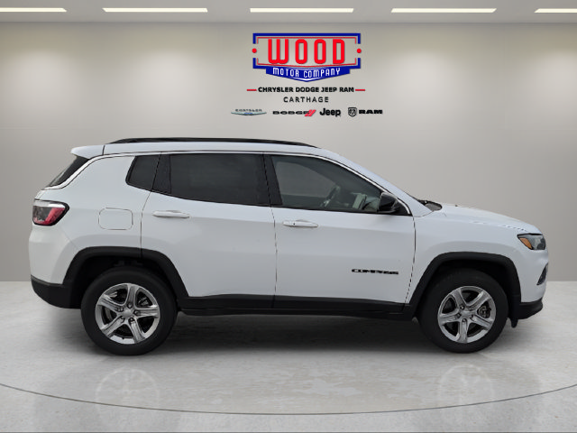 Used 2024 Jeep Compass Latitude AWD/4WD image 2