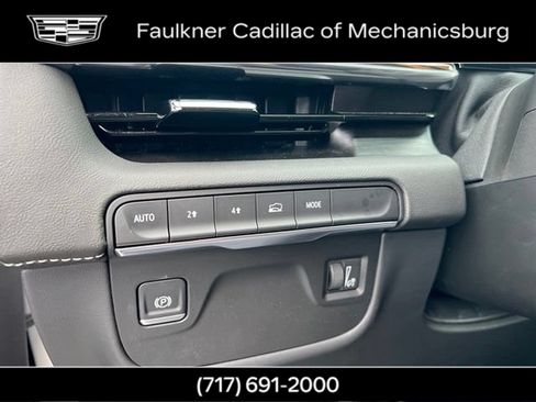 Used 2024 Cadillac Escalade ESV Premium Luxury AWD/4WD image 33