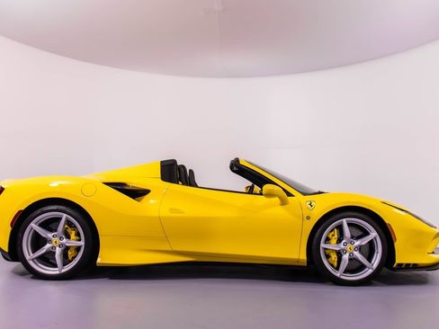 Certified 2022 Ferrari F8 Tributo image 3