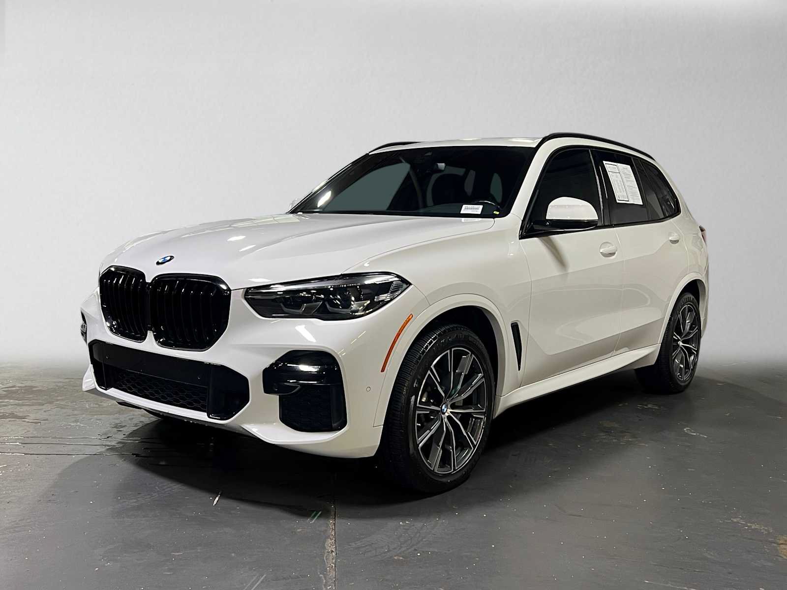 Used 2023 BMW X5 xDrive40i w/ M Sport Package AWD/4WD image 7