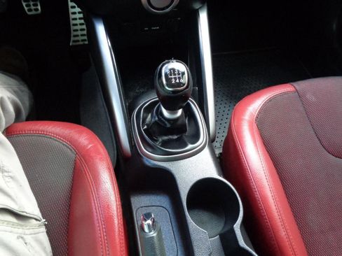 Used 2012 Hyundai Veloster w/ Style Pkg FWD image 21