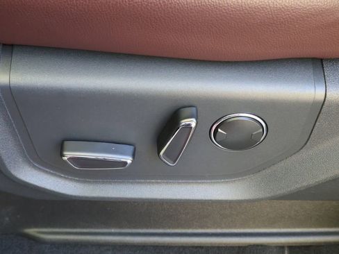 Used 2024 Ford Expedition Limited image 32