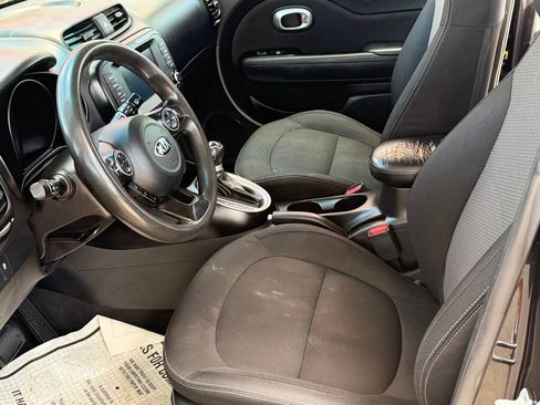 Used 2018 Kia Soul + FWD image 10