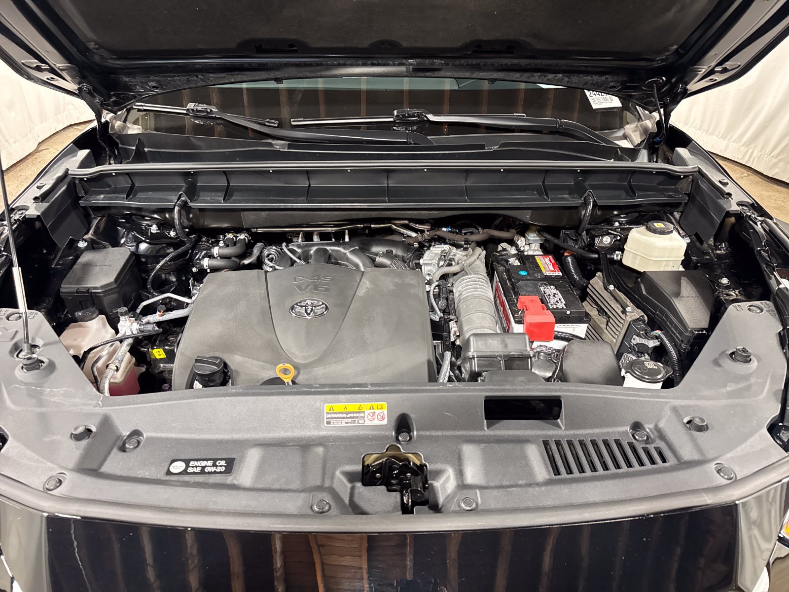 Used 2020 Toyota Highlander XLE AWD/4WD image 26