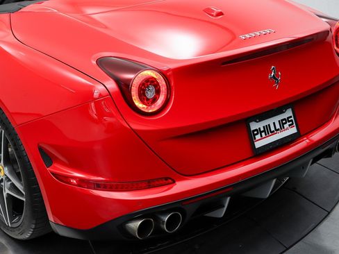 Used 2016 Ferrari California T RWD image 15