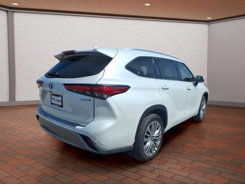 Used 2023 Toyota Highlander Platinum AWD/4WD image 8