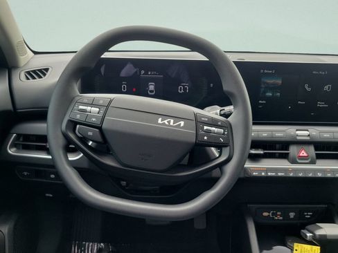 Used 2025 Kia K4 FWD image 12