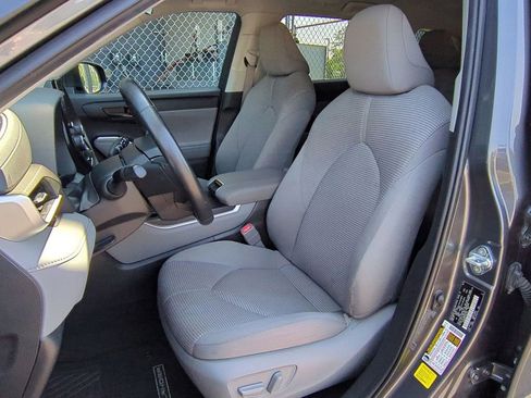Used 2023 Toyota Highlander LE image 16