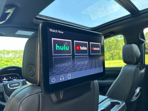 Used 2024 GMC Yukon AT4 w/ Technology Package AWD/4WD image 20