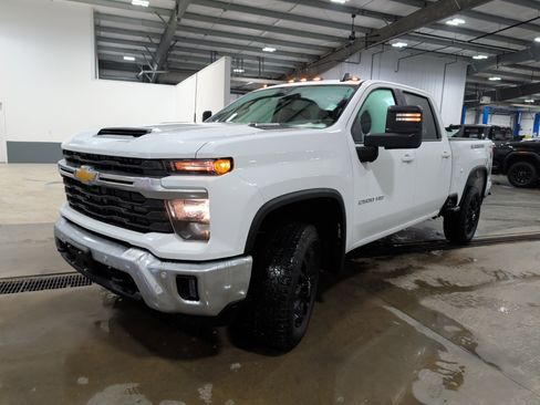 Used 2025 Chevrolet Silverado 2500 LT image 6