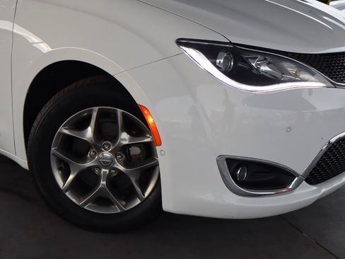Used 2018 Chrysler Pacifica Limited w/ Advanced Safetytec Group FWD image 4