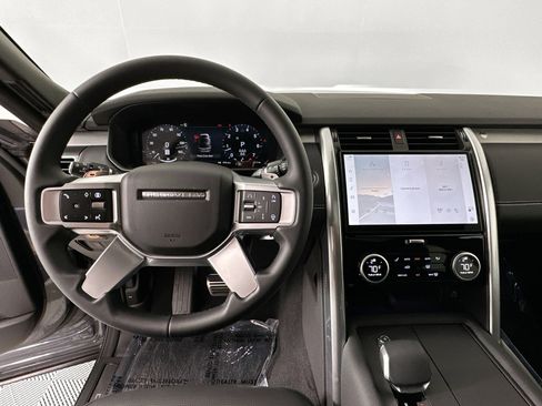 Certified 2025 Land Rover Discovery Dynamic SE image 11