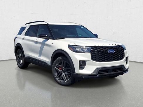 New 2026 Ford Explorer ST-Line w/ ST-Line Street Pack AWD/4WD image 2