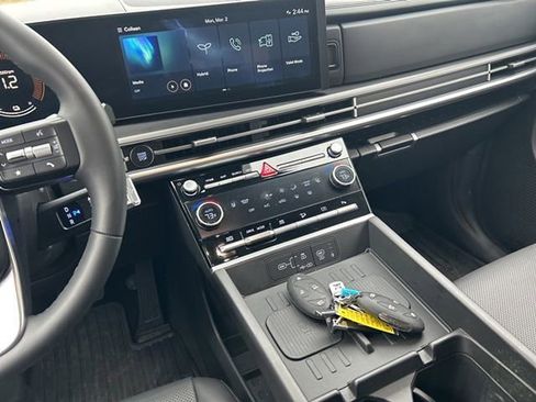 Used 2025 Hyundai Santa Fe SEL image 12