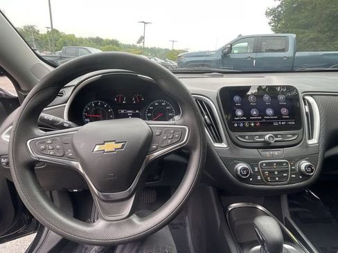Used 2025 Chevrolet Malibu LT FWD image 16
