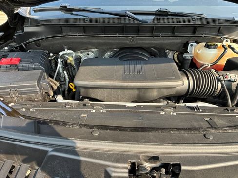 Used 2025 Chevrolet Suburban Z71 AWD/4WD image 38