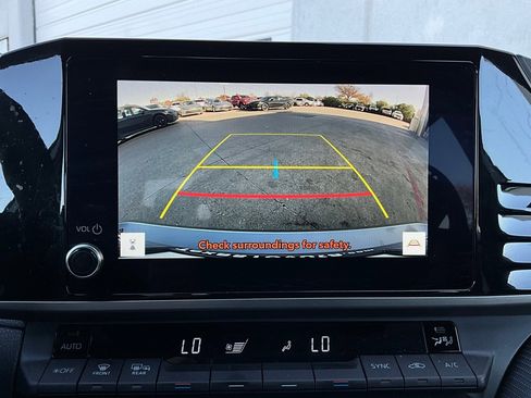 Used 2025 Toyota Camry SE image 31